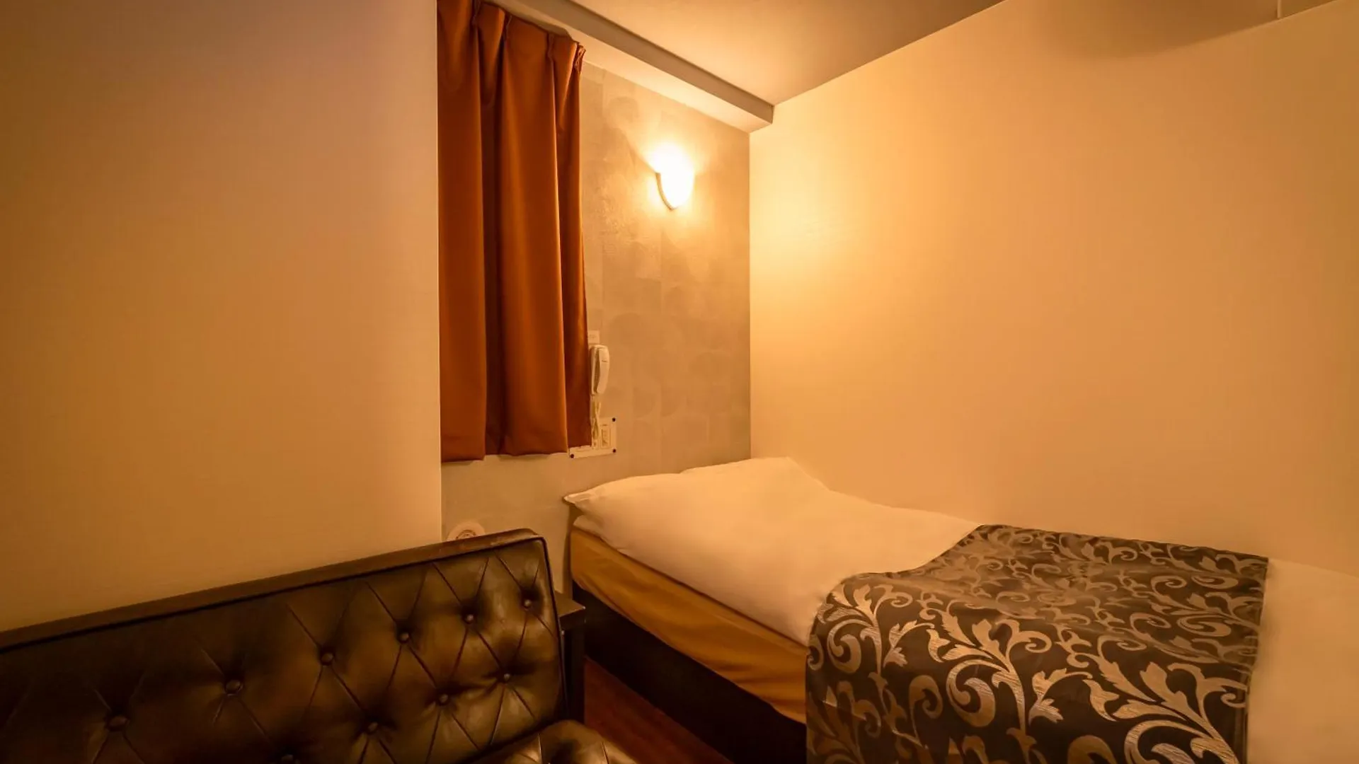 טוקיו Hotel Peace (Adults Only) 2*,